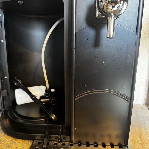 Beer cooler 5 liters like new with cables