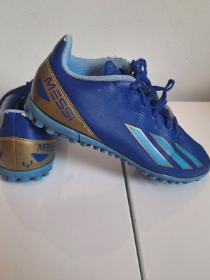 Футболни обувки Adidas Messi, номер 34, като нови