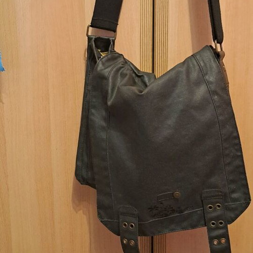 Attrattivo crossbody bag like new, black