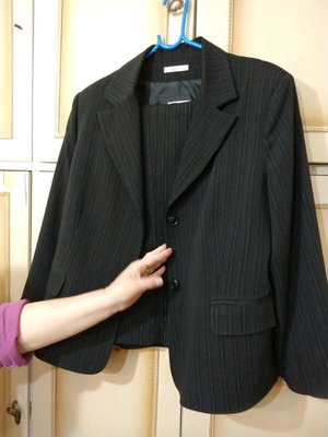 Κοστούμι γυναικείο Veto καινούργιο, ελληνικό νούμερο 54, μαύρο με ρίγα