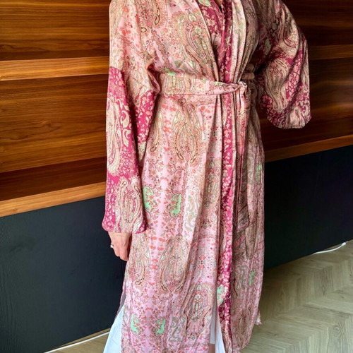 Iraida satin kimono like new, one size with belt