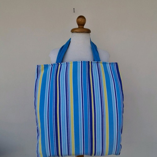 Beach bag like new, shoulder type, blue and yellow