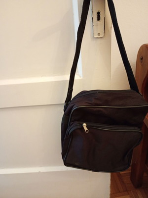 Τσάντα ώμου μαύρη καινούργια και αχρησιμοποίητη