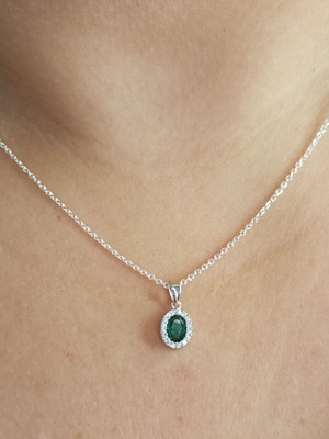 Ασημένιο κολιέ ροζέτα οβάλ καινούργιο με λευκά και πράσινα ζιργκόν