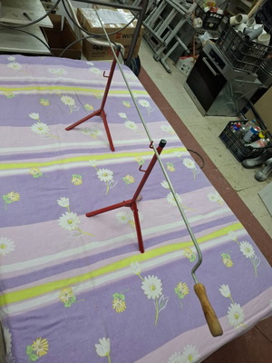 Handheld spit with legs new, 2 tripods, 1 spit