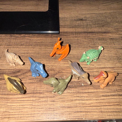 Kinder egg dinosaur figures, pack of 8