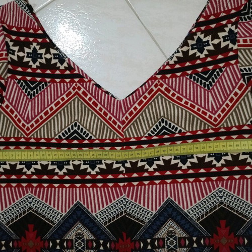 Boho crop top V neck like new, sizes L/XL, black and red