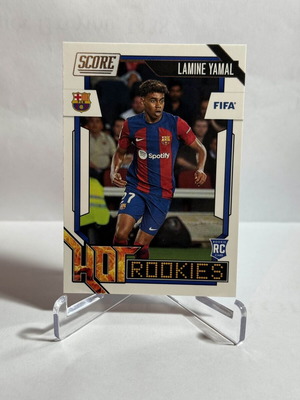 Κάρτα Panini Score FIFA 2023-24 Lamine Yamal RC Hot Rookies #17