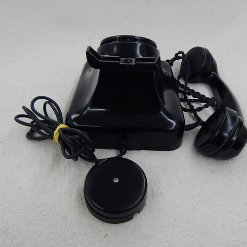 Black Bakelite telephone from the 1950s