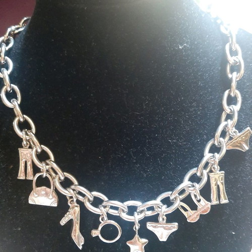 Necklace used, short with details