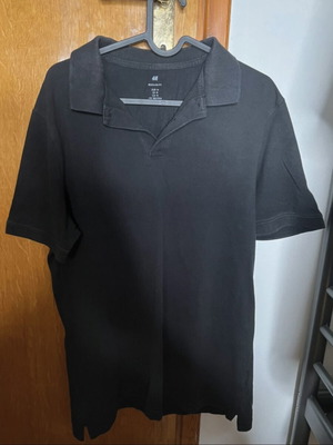 Polo H&M μεταχειρισμένο, μέγεθος M, μαύρο σε καλή κατάσταση