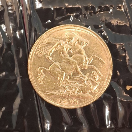 Gold English Sovereign 1890 Queen Victoria Crown like new