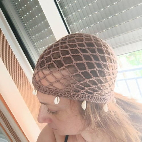 Handmade net hat with shells, new, brown