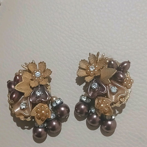 Vintage Beru Jewels earrings like new in collectible wooden jewelry box