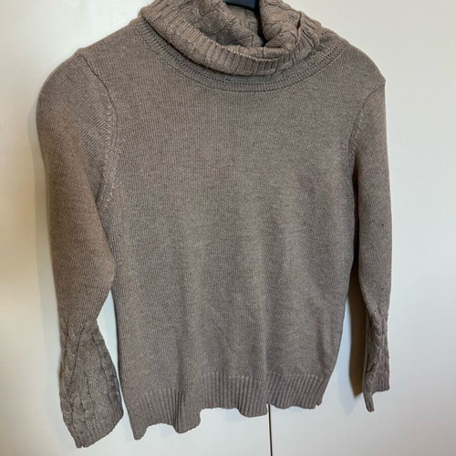 Women's beige turtleneck sweater like new, size M