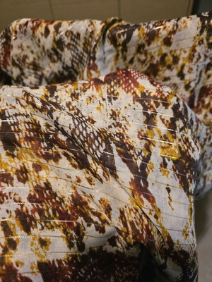 Bijou Briggite scarf new with gold thread and striking design