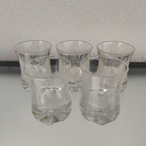 Set of 5 glass liqueur glasses new with engraved design
