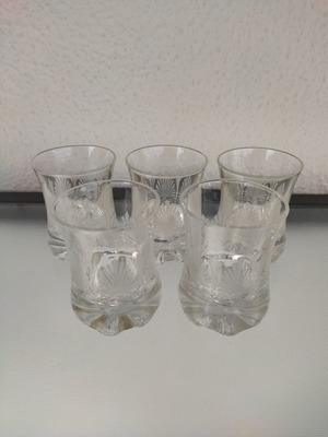 Set of 5 glass liqueur glasses new with engraved design