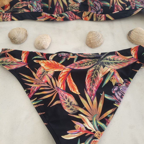 O'neill bikini size 38 like new, multicolor