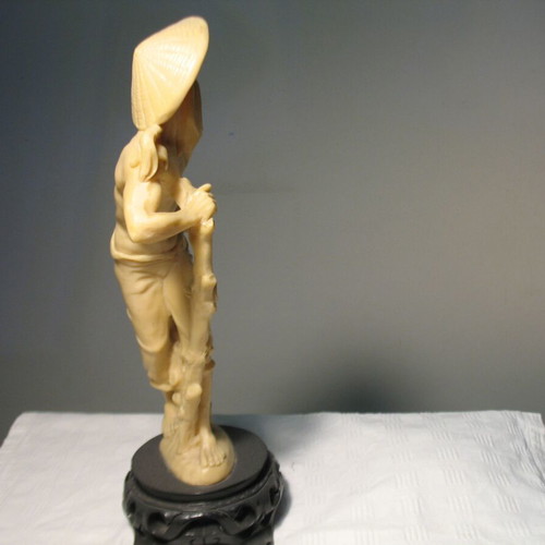 Bone figurine, excellent sculpture.