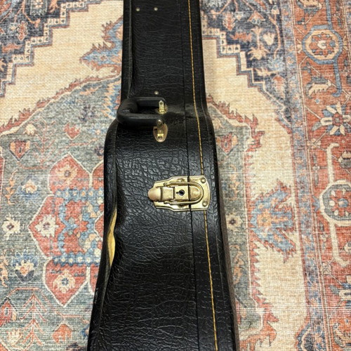 Ahera Concerto Classical Guitar like new with case