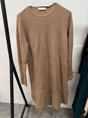Weekend Max Mara Small wool dress like new beige