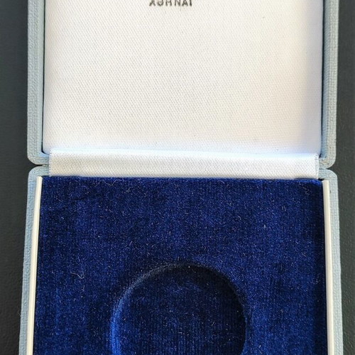Royal medal box like new, rare collectible