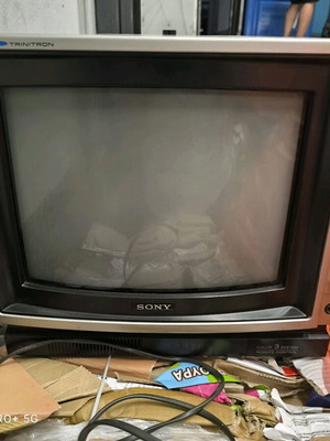 Sony TV 14' Trinitron μεταχειρισμένη παλιά τηλεόραση με τηλεκοντρόλ