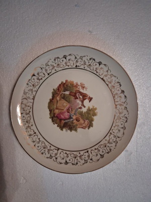 Collectible Royal Bayreuth Bavaria porcelain plate used, Fragonard theme