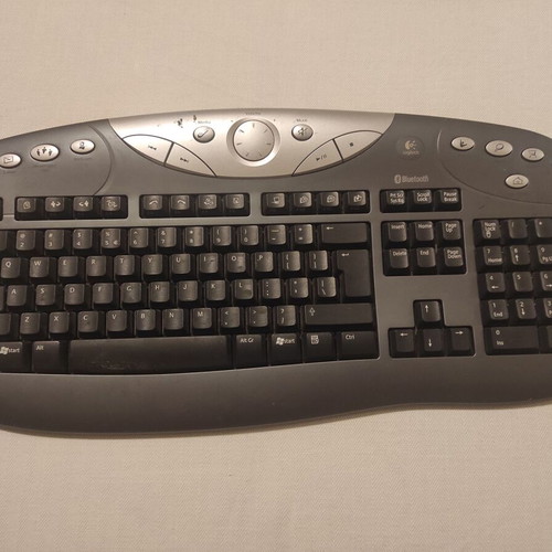 Logitech Cordless Elite Keyboard wireless, like new, Bluetooth