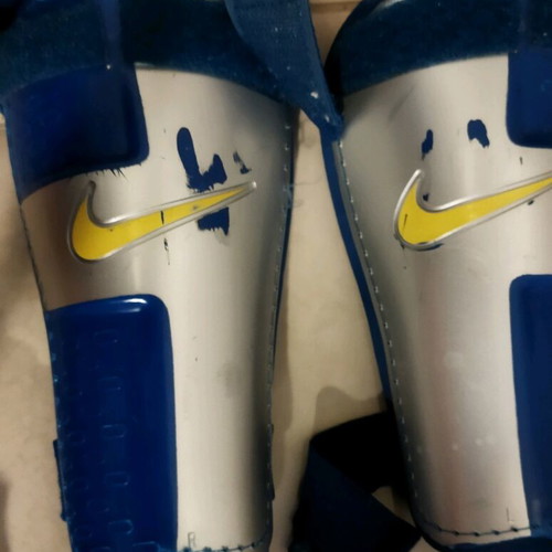 Nike shin guards like new, football