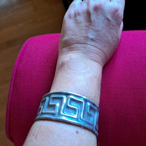 Silver bracelet with meanders like new, hammered design