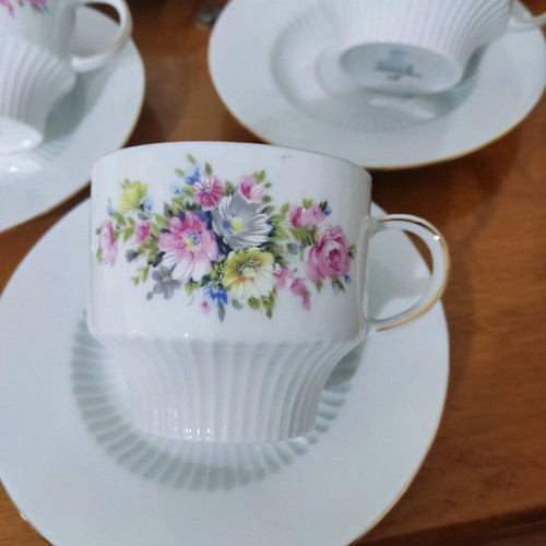 Kaiser Romantica porcelain tea set like new