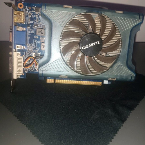 Gigabyte GV‑N220OC‑1GI GeForce GT 220 graphics card 1GB DDR3 like new
