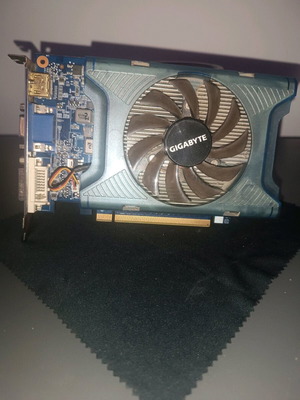 Gigabyte GV‑N220OC‑1GI GeForce GT 220 graphics card 1GB DDR3 like new