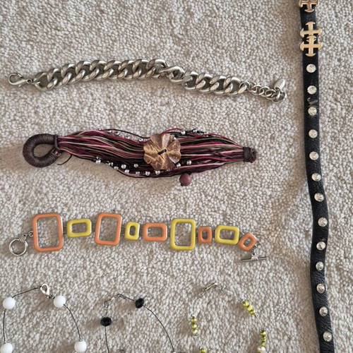 Rings and bracelets used, pack with one Follie ring