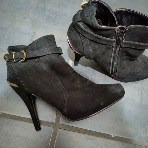 High-heeled ankle boot used, black with gold details