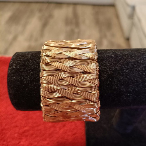 Women's bracelet gold color with braided pattern, new
