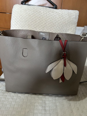 Leather women's handbag like new, beige color