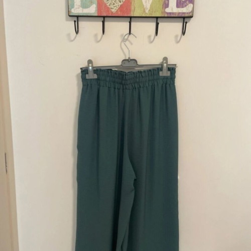 Pink Woman culotte pants with elastic waist, green