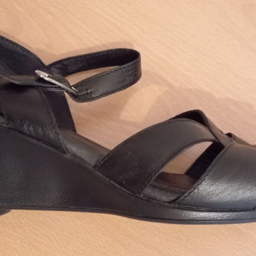 Women's black leather sandals like new, size 37, platform