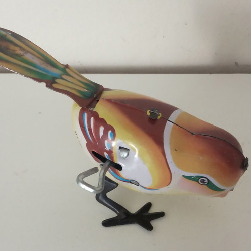 Wind-up bird like new in working condition