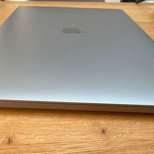 MacBook Pro 16” i9 2.3GHz 16GB RAM 1TB SSD used