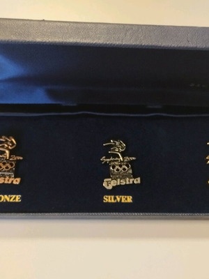 Olympic Games pins Sydney 2000 in hard case like new, set of 3