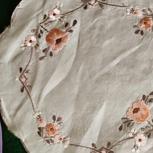 Table linens used, pack of 6 small vintage doilies