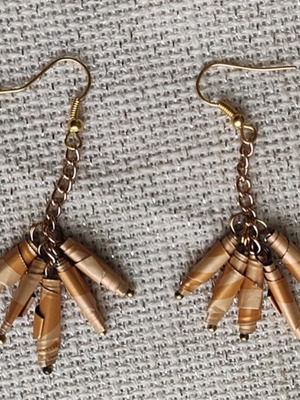 Σκουλαρίκια χειροποίητα μακριά με αλυσίδα χρυσή και χάντρες αλουμινίου