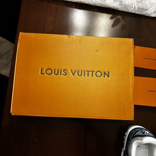 Louis Vuitton sneakers like new, size 40, blue