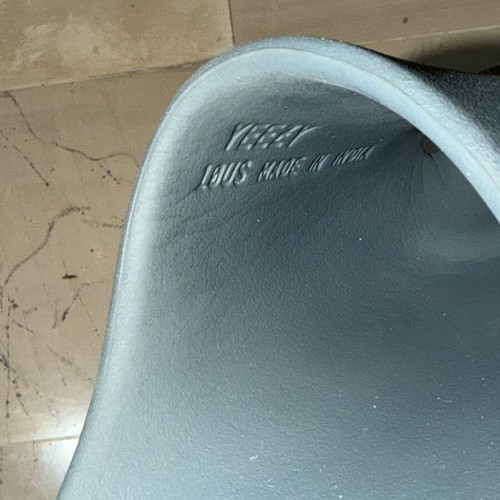 Adidas Yeezy slides like new, slate grey, size 44