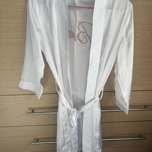 Boohoo white bride robe like new, medium size
