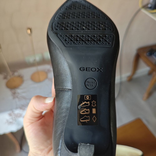 Geox leather pumps like new, black, size 35